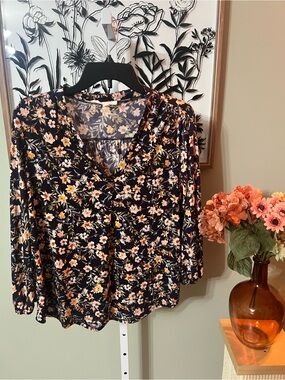 Two by Vince Camuto Navy Floral Print V-Neck Long Sleeve Top Blouse Size Small